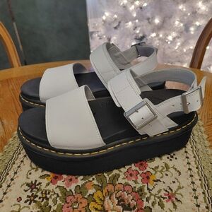 NWOT Dr. Martens Voss Quad Platform Sandals